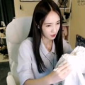 学校洗头小姐姐,温暖守护，青春校园的美丽使者”